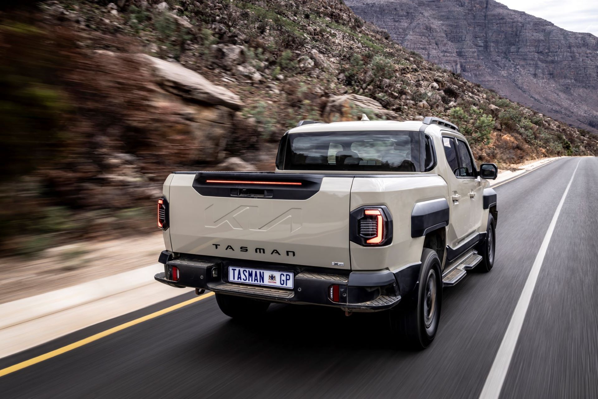 kia-tasman-makes-its-south-african-debut-1