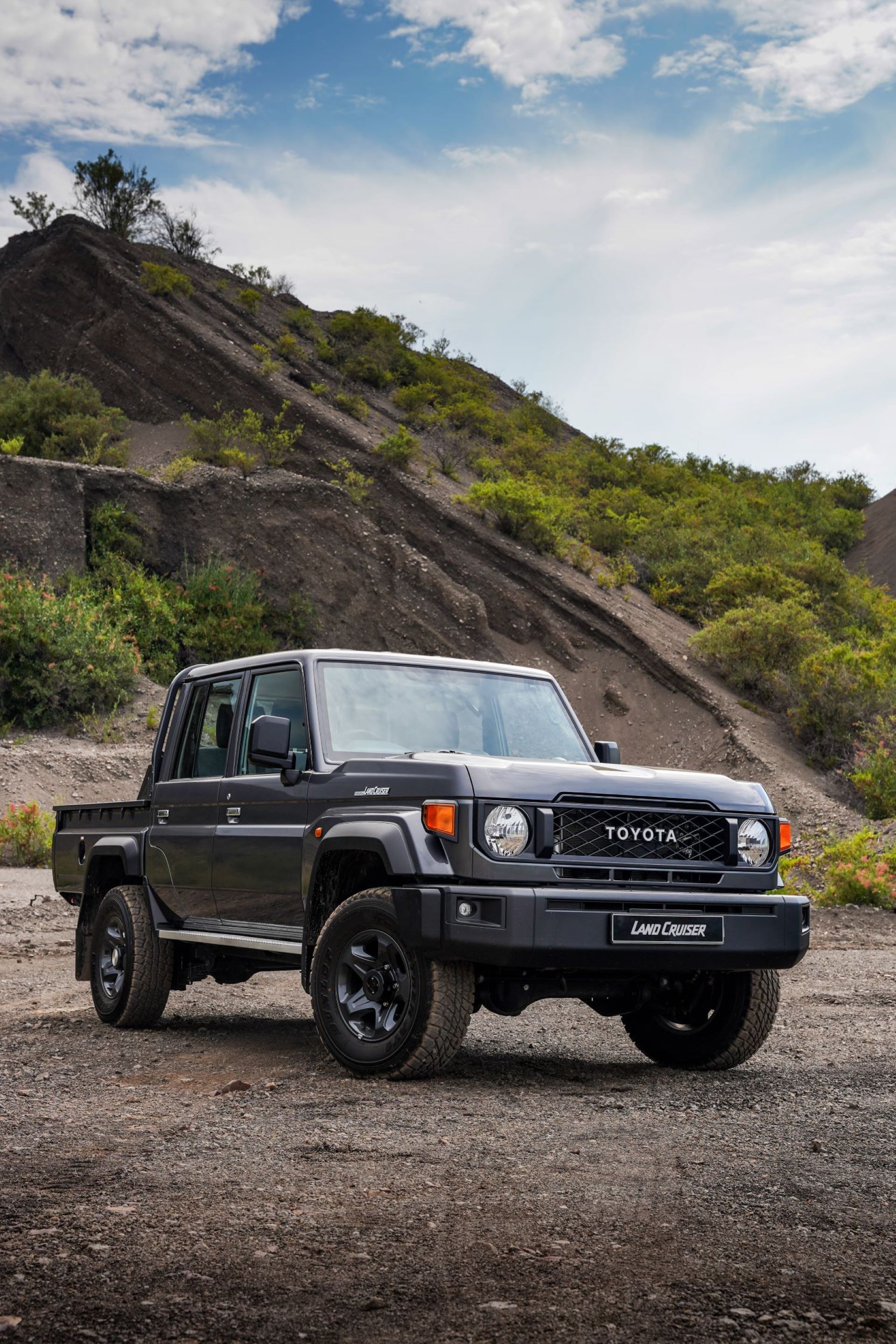 toyota-streamlines-land-cruiser-70-series