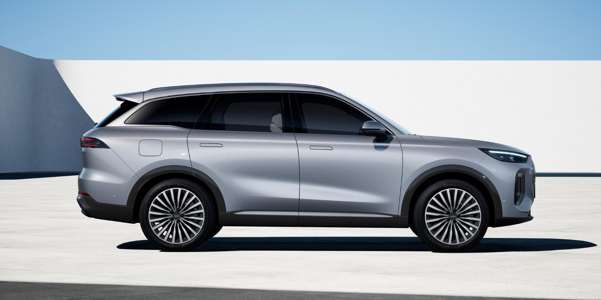 chery-to-make-automotive-history-with-real-world-crash-test.jpg