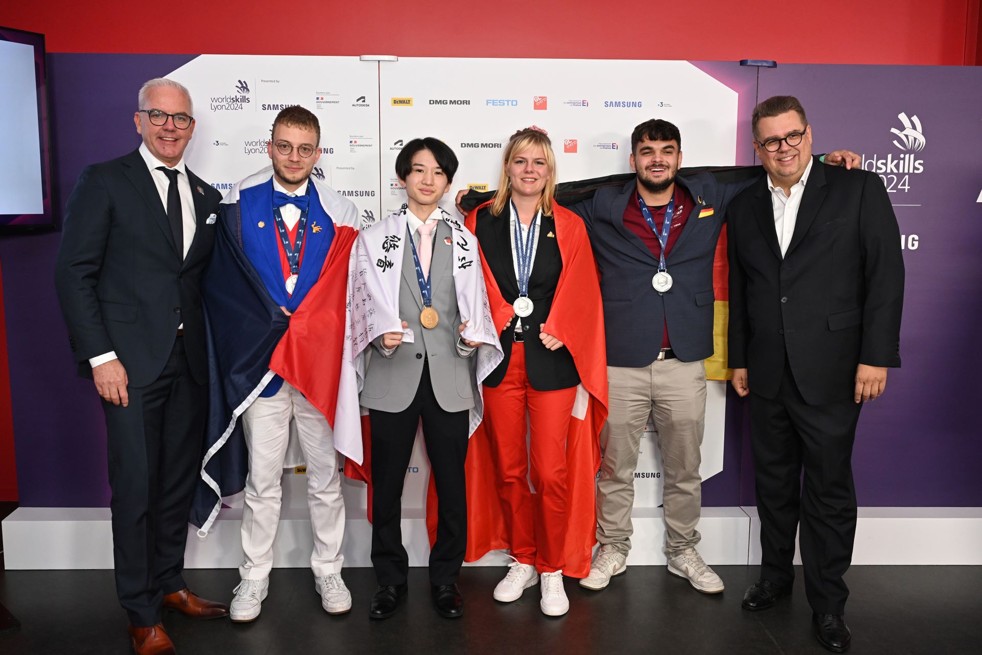young-car-painters-champion-eco-efficiency-at-worldskills-competition-in-lyon.jpg